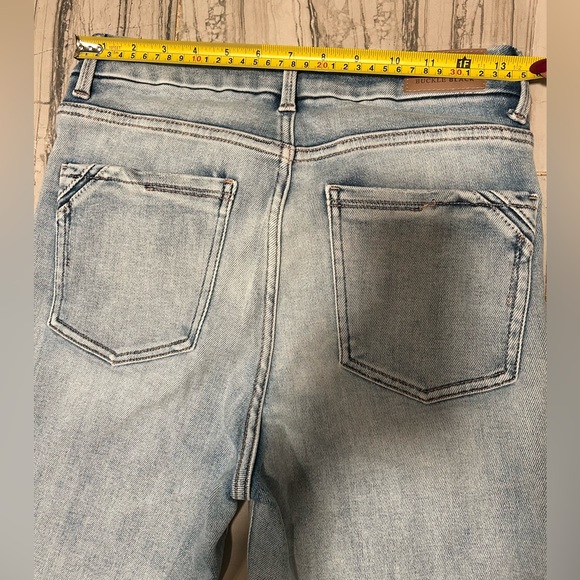 Buckle Fit No. 35 Cropped Straight Stretch Jean - Picture 7 of 13